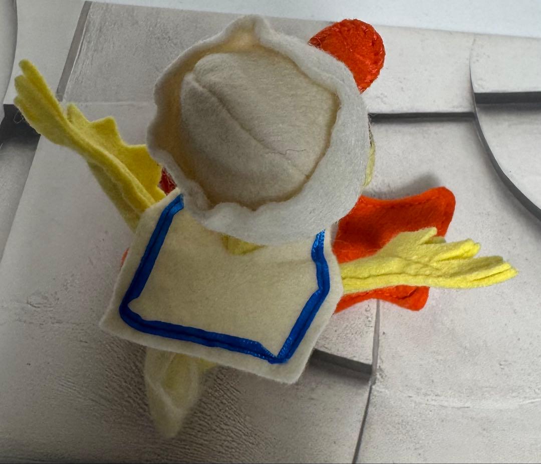 フェルト製セーラー服のキャラクター人形