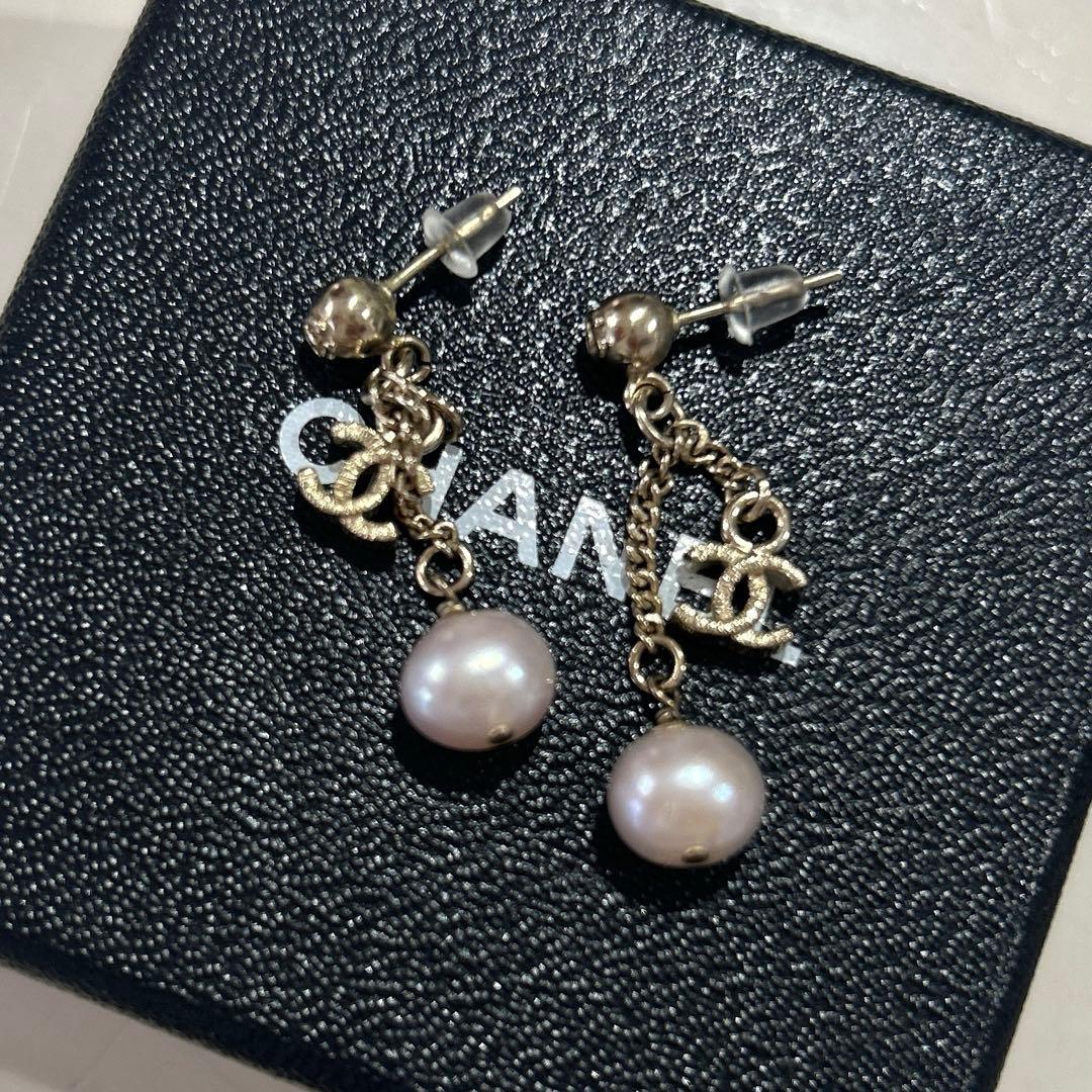 CHANEL ロゴ　ピンクパール　ピアス