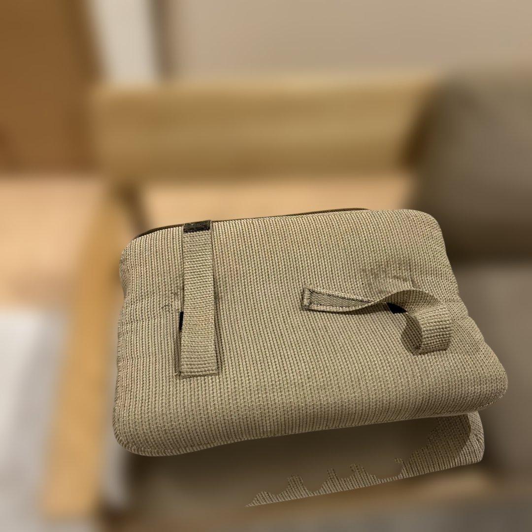 ベージュの木製フレームソファ送料込み