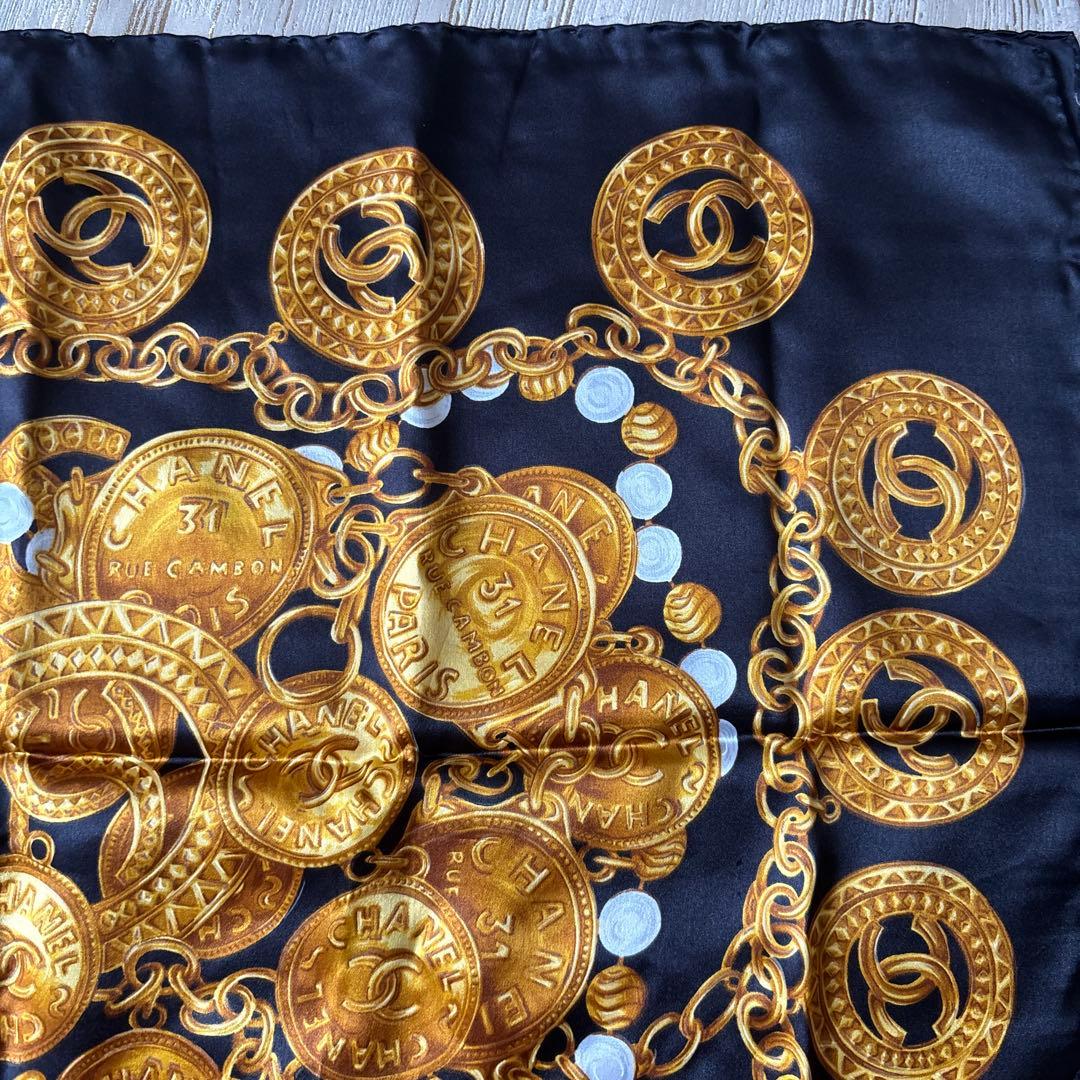 CHANEL シルクスカーフ 柄