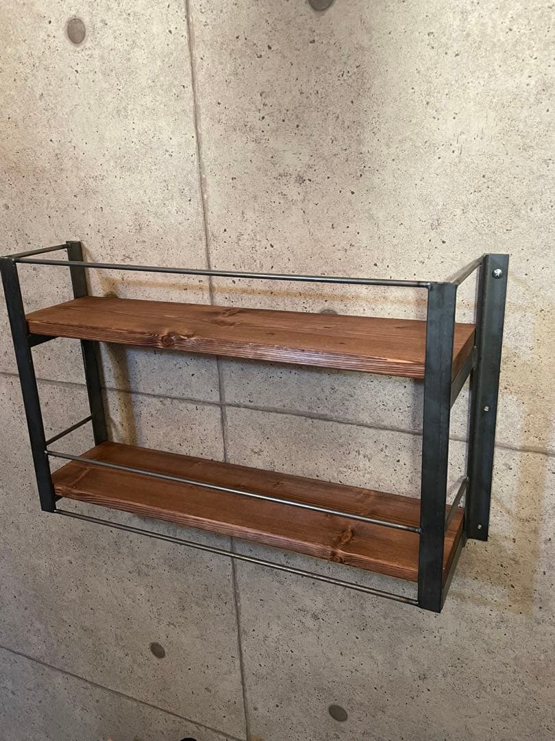 ウォールシェルフ　アイアン壁掛けラック　コレクションラック　ハンドメイド　無骨