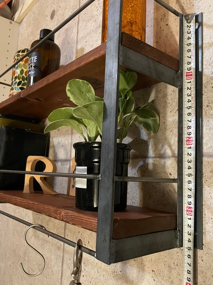 ウォールシェルフ　アイアン壁掛けラック　コレクションラック　ハンドメイド　無骨