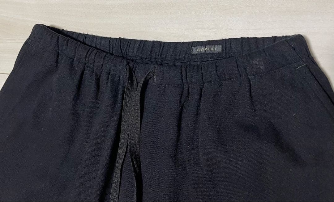 COMOLI シルクネップドローストリングパンツ 1