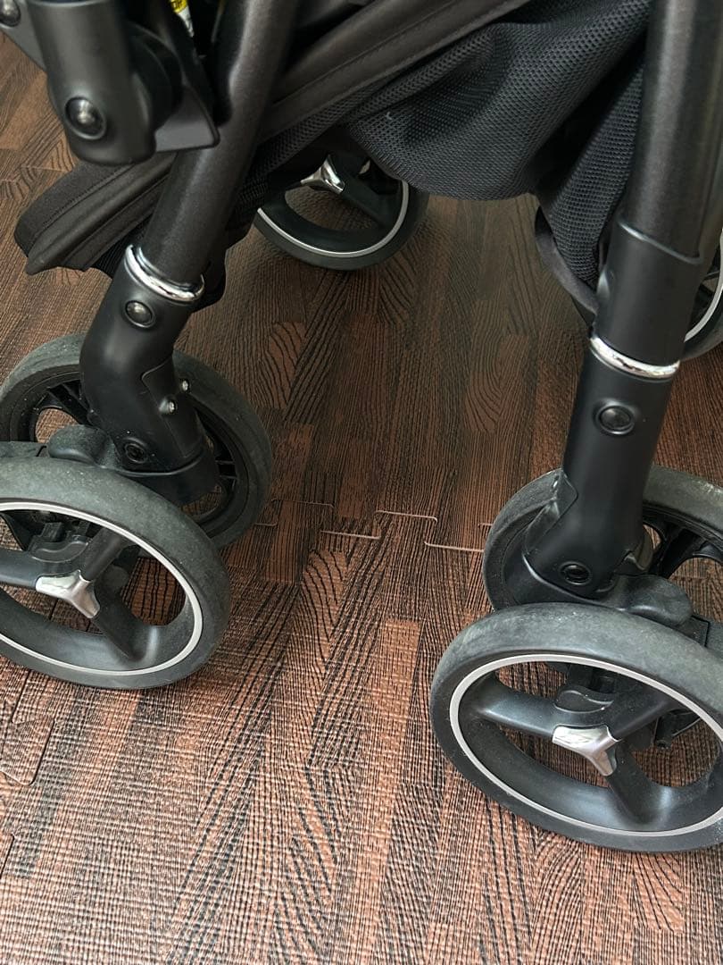 美品 アップリカ ベビーカー ラクーナクッション