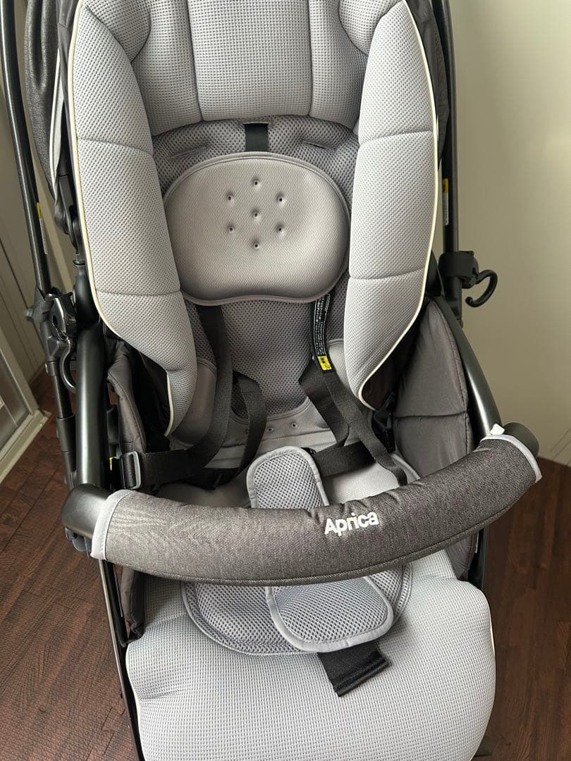 美品 アップリカ ベビーカー ラクーナクッション