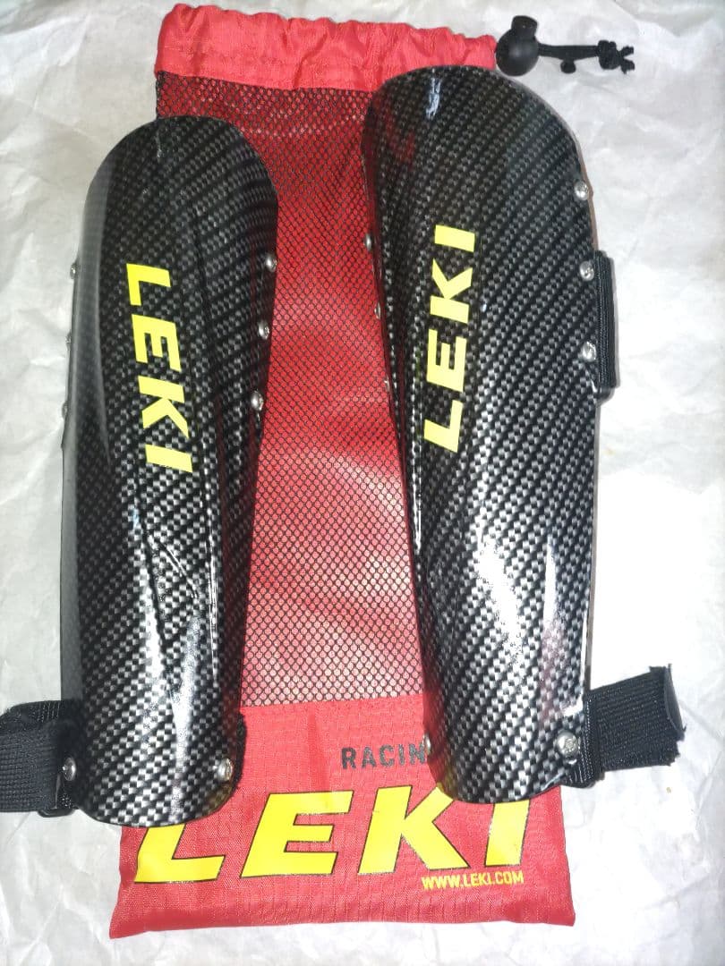 う*ん様 程度良好綺麗 LEKI レキ カーボン柄アームガード