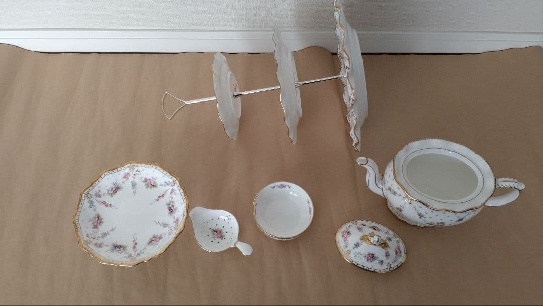 ロイヤルクラウンダービーのアントワネットシリーズ食器