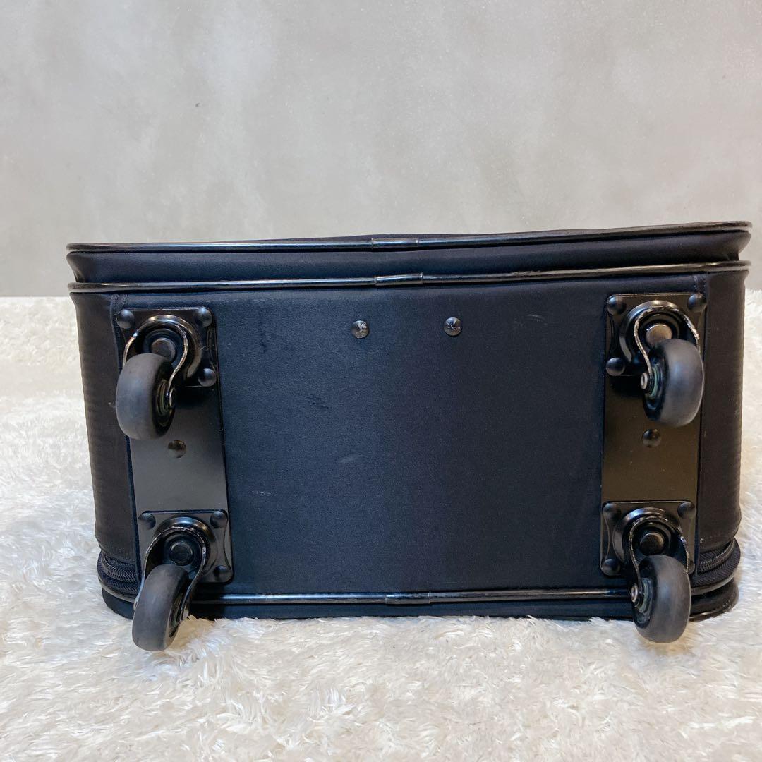 SWANY キャリーケース ブラック　機内持ち込み可能