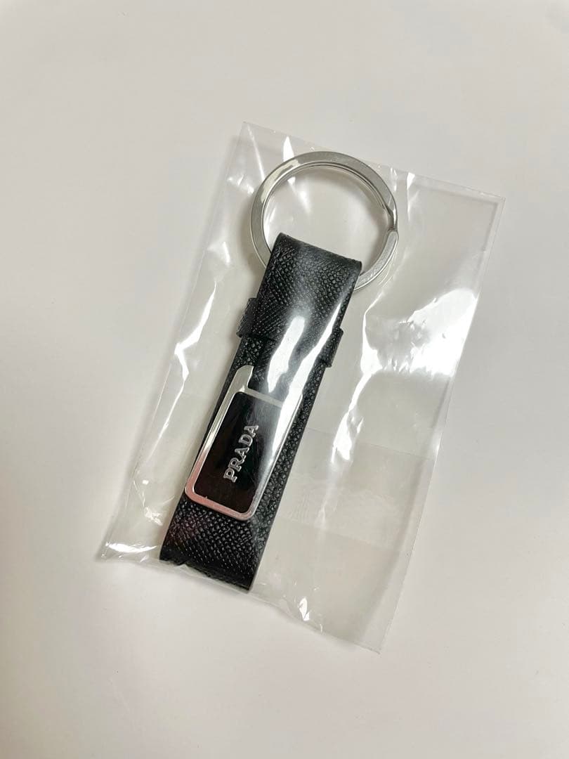 【未使用】プラダ　PRADA キーホルダー リング ストラップ　黒
