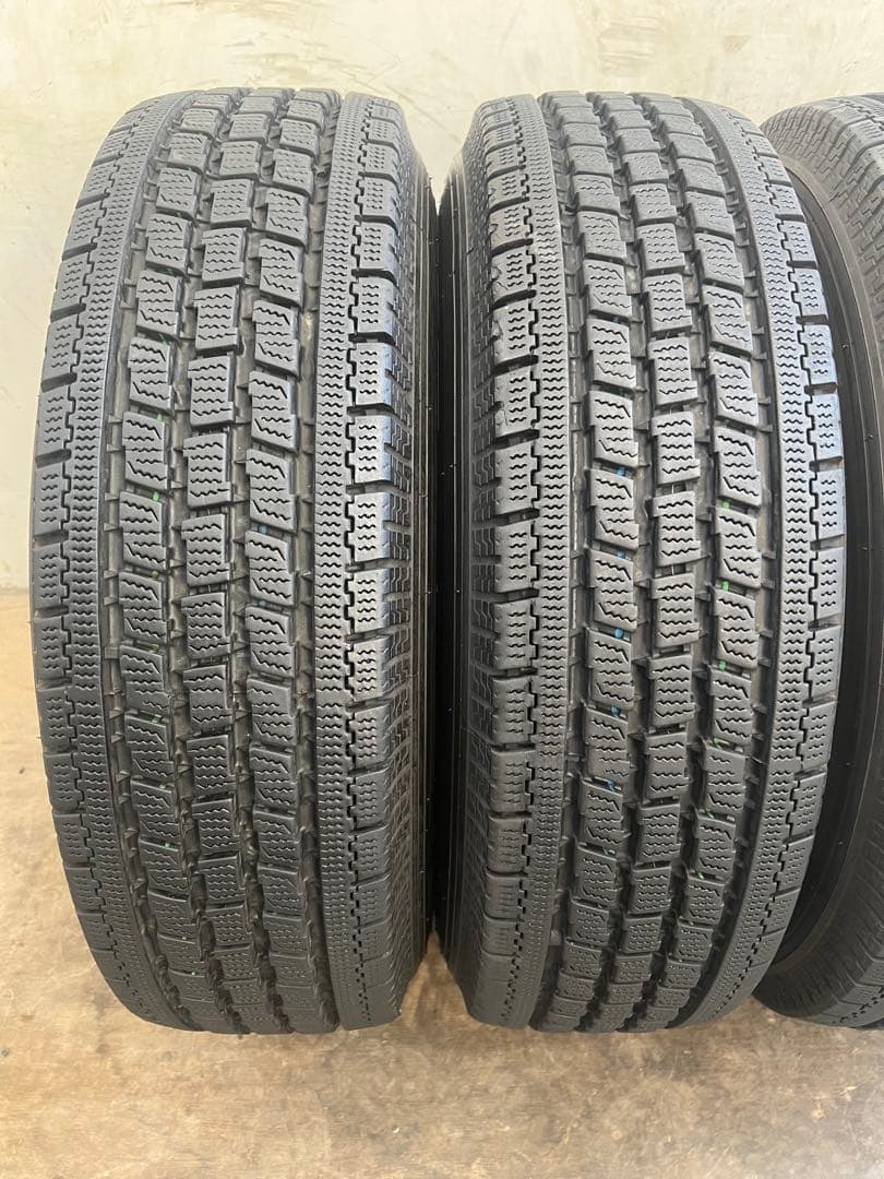 kanch専用　送料込み195/80R15 ハイエース アルミホイール冬タイヤ