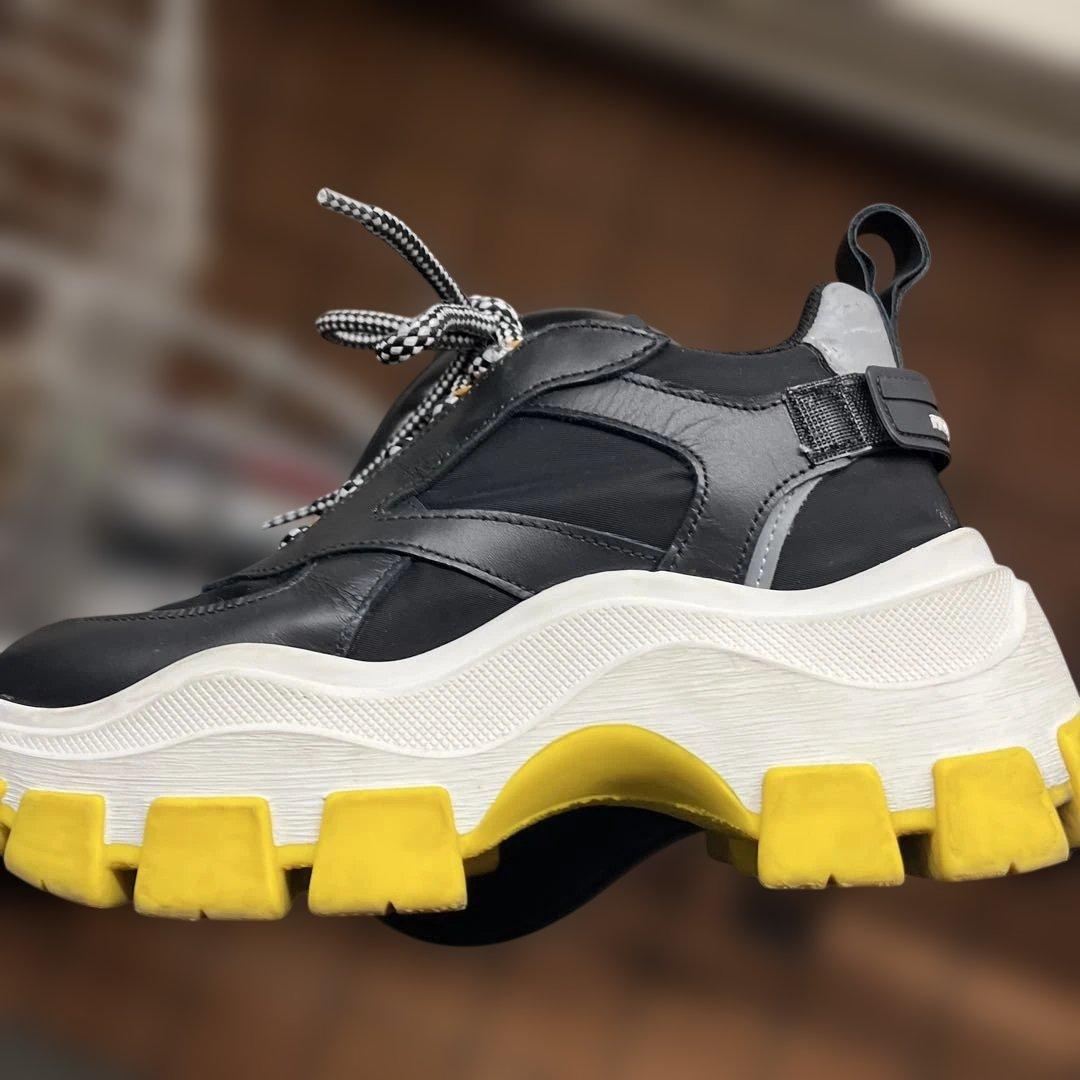 PRADA ブラック 厚底スニーカー