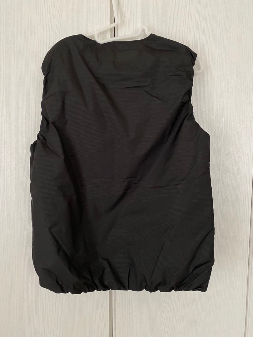 【未使用品】ニューバランス　ブラックアウト　ライトウェイトパデッドベスト　Ｌ