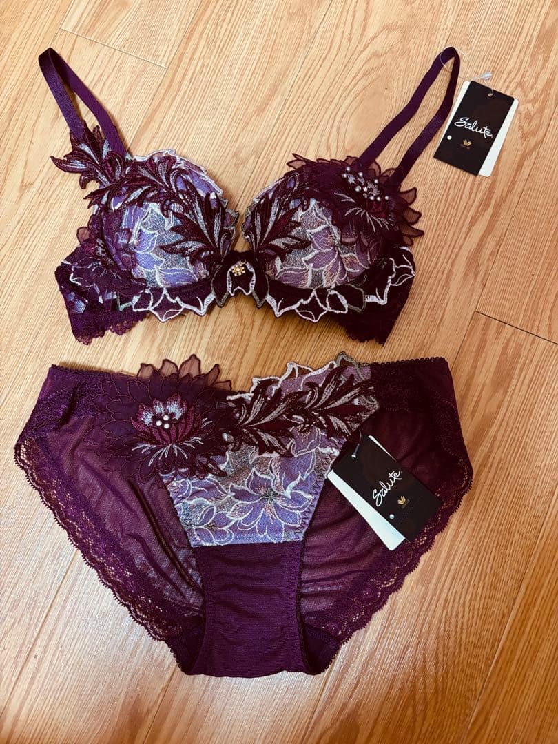 サルート　プレステージ　52G C65ブラジャー　Mサイズショーツ