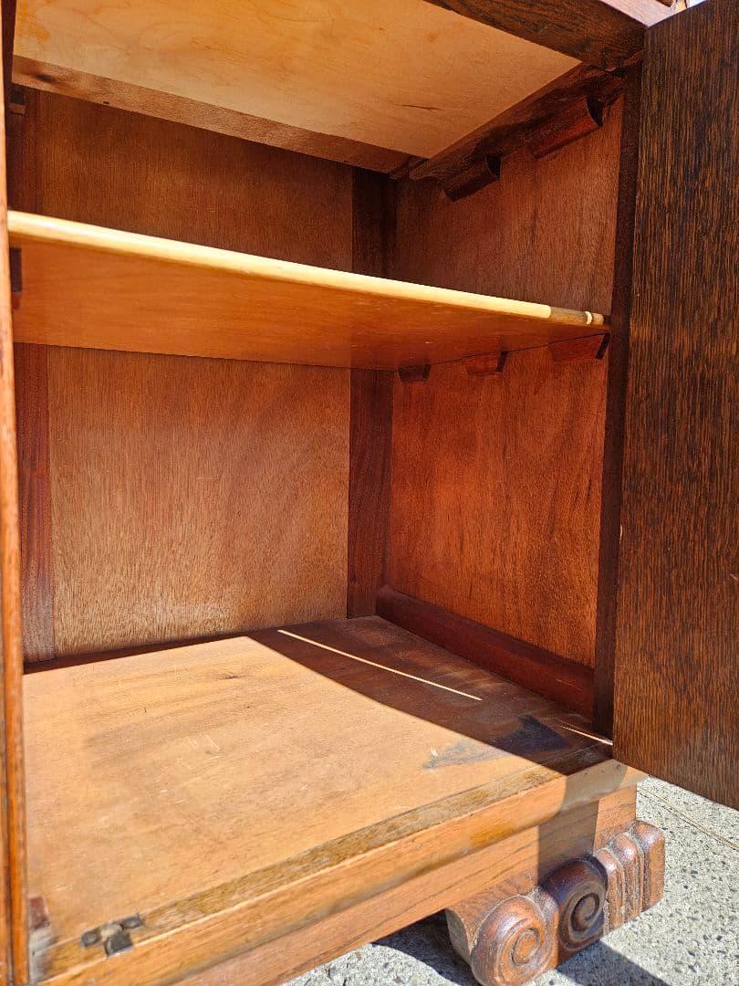 英国アンティーク オーク材のサイドボード バルボス装飾 バフェ 飾り棚 食器棚