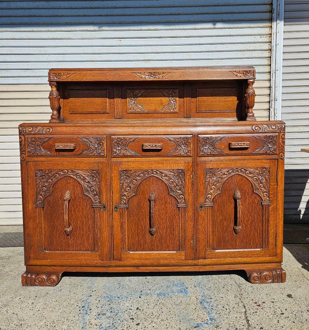 英国アンティーク オーク材のサイドボード バルボス装飾 バフェ 飾り棚 食器棚