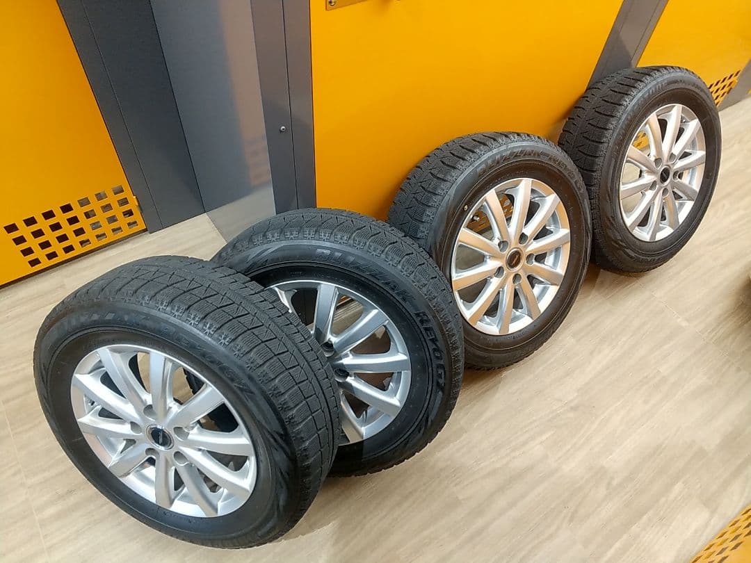 引取限定 195/65R15 スタッドレスタイヤ&ホイール４本