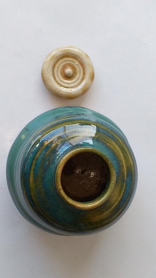 古瀬戸 緑釉 茶入 加藤作助 作 仕覆 笹蔓緞子 共箱 茶入 茶道具 美品 です