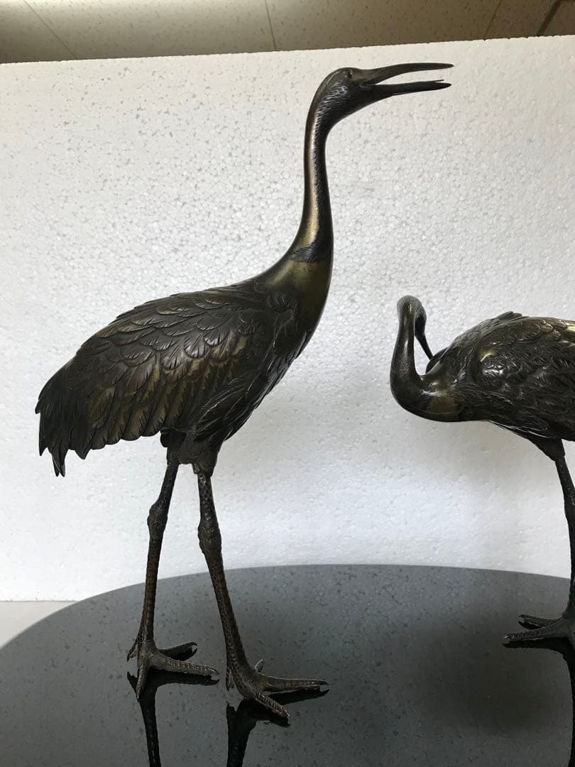 銅製:夫婦鶴置物(小判台付)秀尚作(注:説明文)