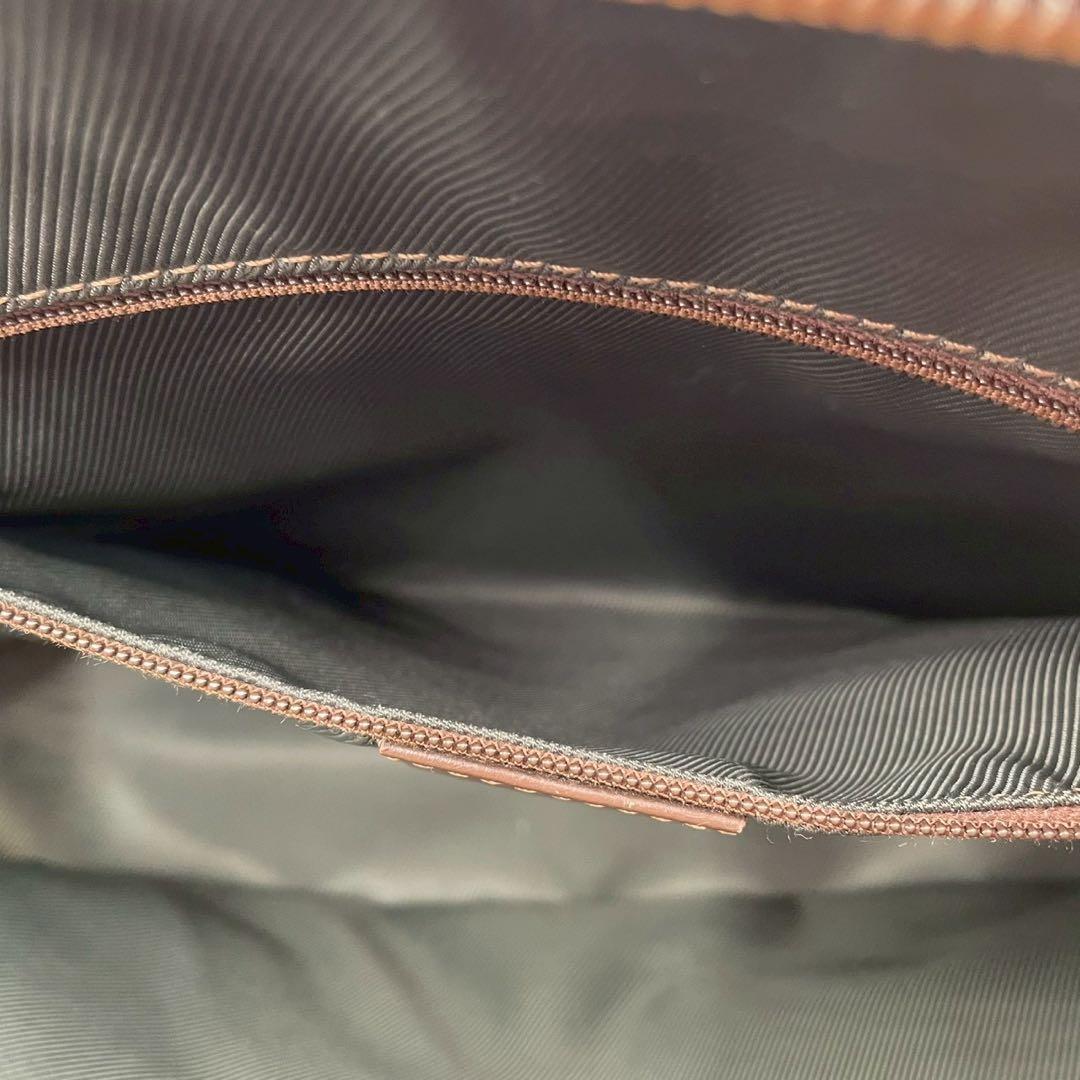 美品　グッチ　GGキャンバス　トートバッグ　A4対応　定番　総柄　ブラウン