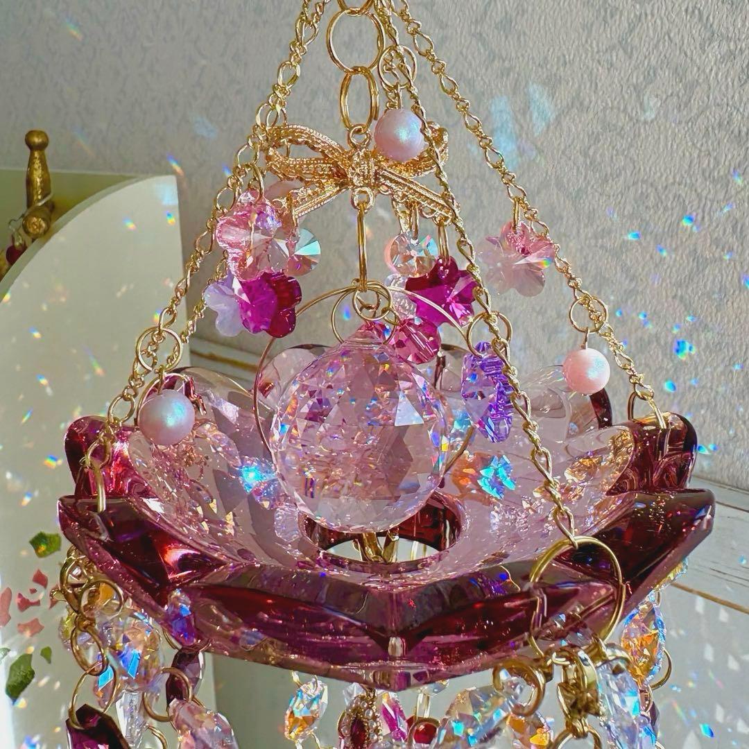 アンティークピンクSWAROVSKI受け皿シャンデリア風サンキャッチャー