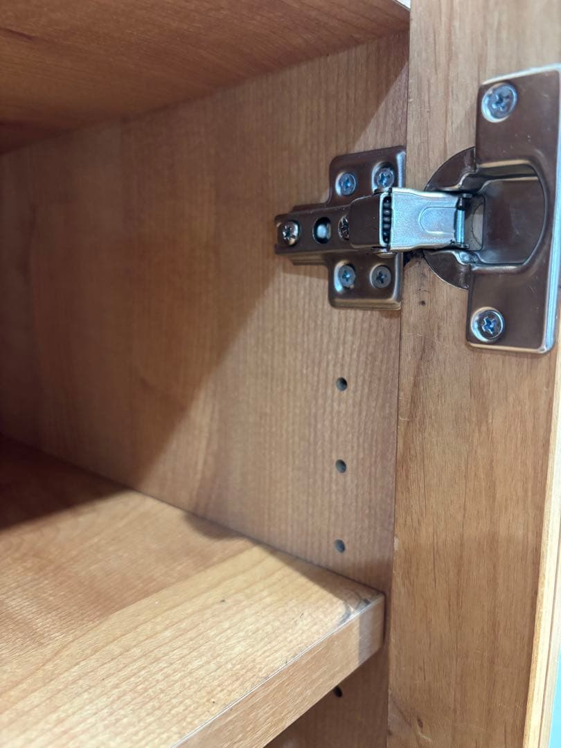 モモナチュラル　食器棚　アルダー材　ガラス扉