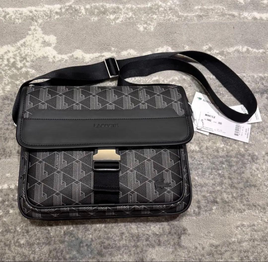 【超美品】新品　LACOSTE 幾何学模様 ショルダーバッグ《保存袋付き》