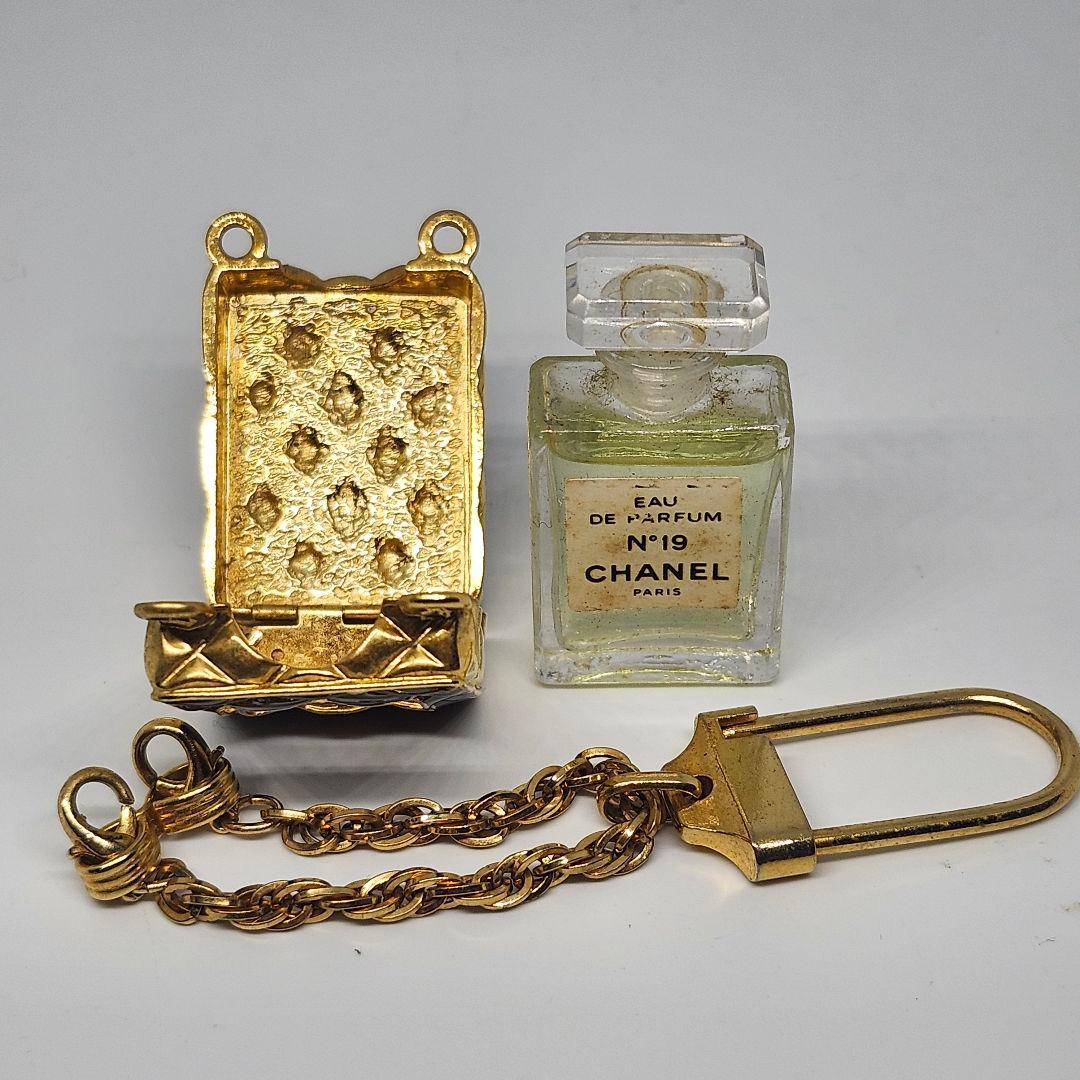 CHANEL シャネル 香水 キーチャーム キルティング 柄 ゴールド NO19