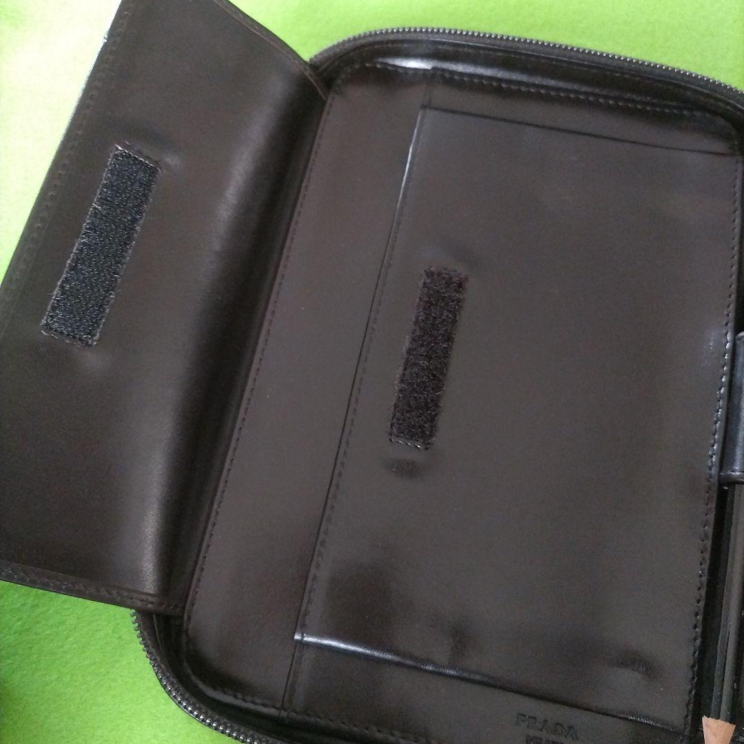 PRADA　A5サイズ ジッパーポーチ