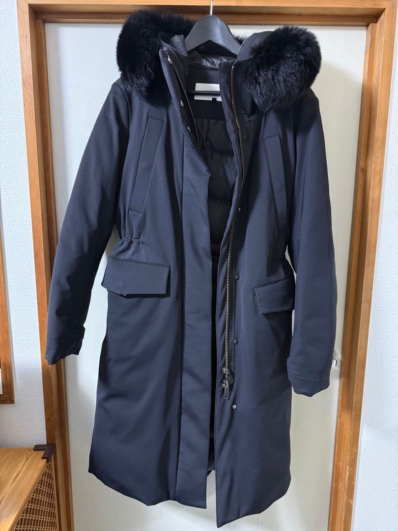 ファー付きブラックロングダウンジャケット