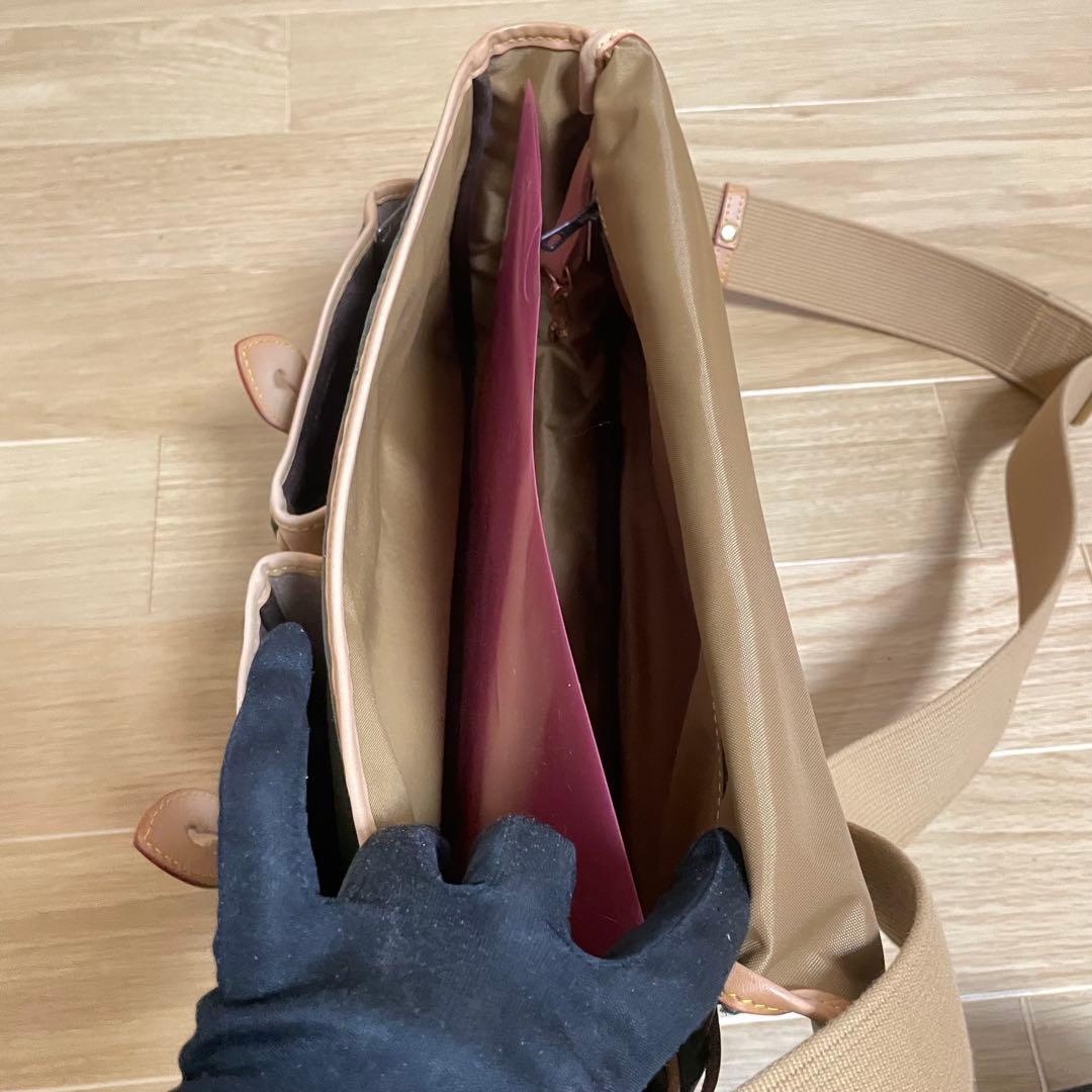 美品 ハンティングワールド メッセンジャーバッグ バチュークロス A4収納可能