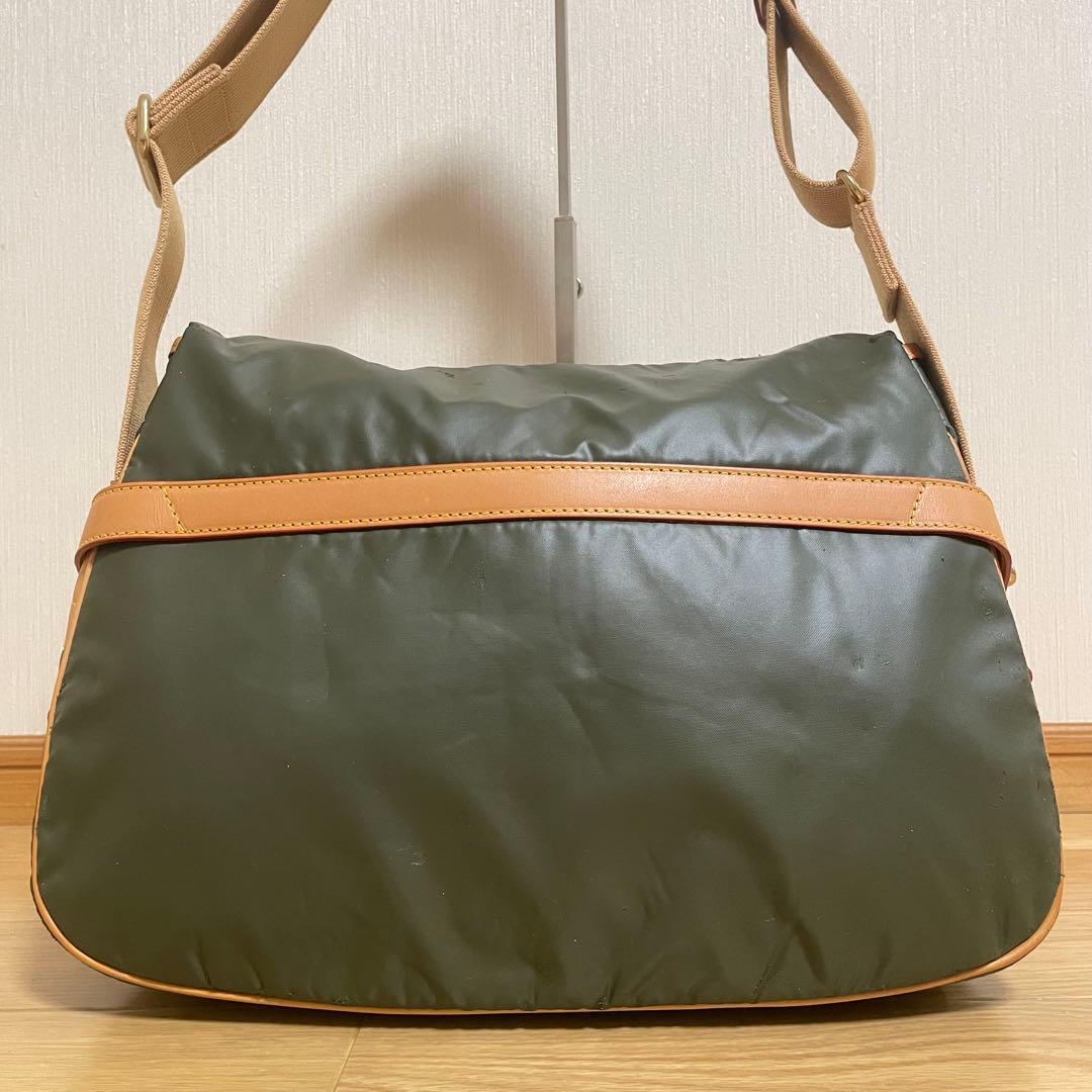 美品 ハンティングワールド メッセンジャーバッグ バチュークロス A4収納可能