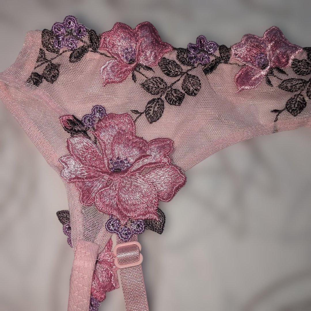 サルート　ピンク 花柄　ブラC85TバックLガーターベルトM3セット　色移りあり