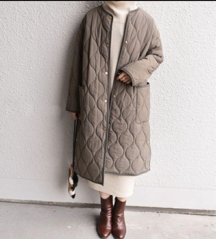 美品 SHIPS シップス ノーカラーキルティングコート カーキ