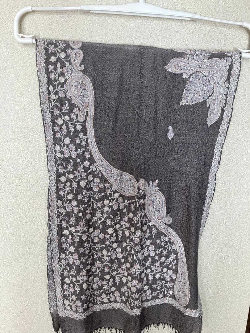 ねえさんTARA BLANCA花柄 ペイズリー 柄刺繍ストール