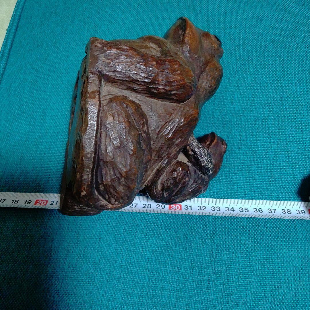 手掘りの親子カエルです。自宅の蔵出しですが時代物と思います。