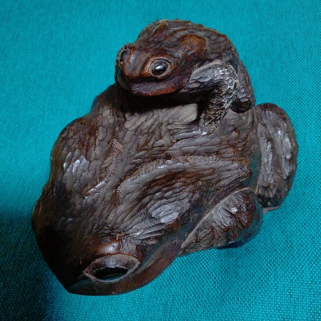 手掘りの親子カエルです。自宅の蔵出しですが時代物と思います。