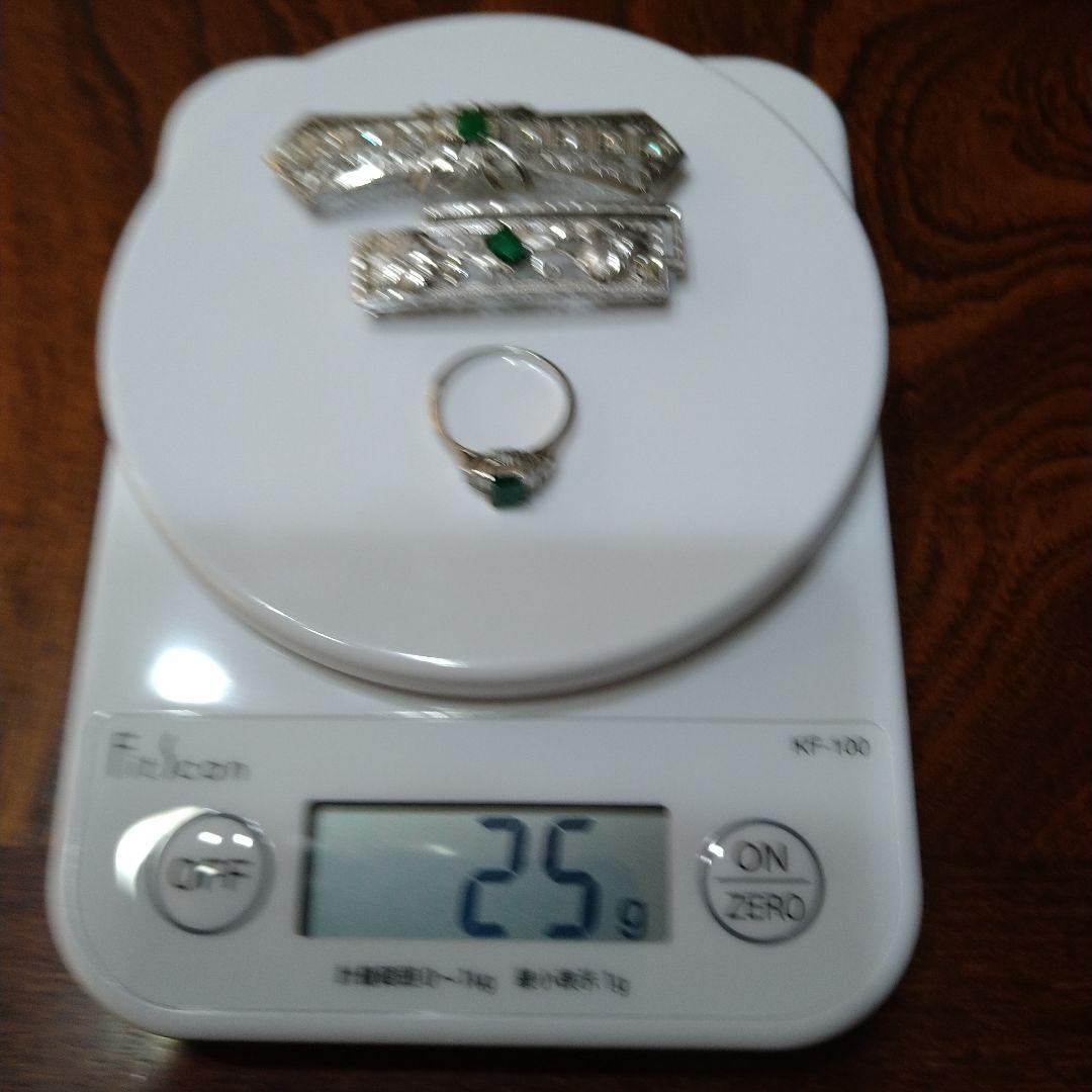 エメラルド付ダイヤモンドージュエリーセット、ブローチ、帯留め、指輪