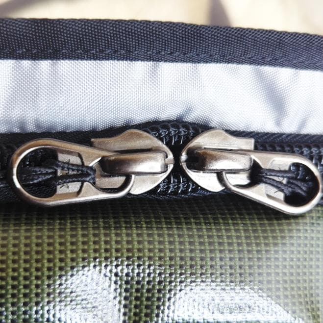 【廃盤】パタゴニア ブラックホールダッフル 40㍑ カーキ