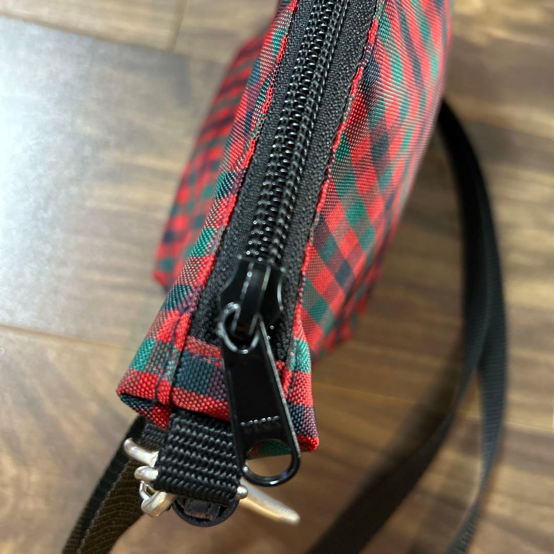 ファミリア　舟形ポシェット　赤チェック