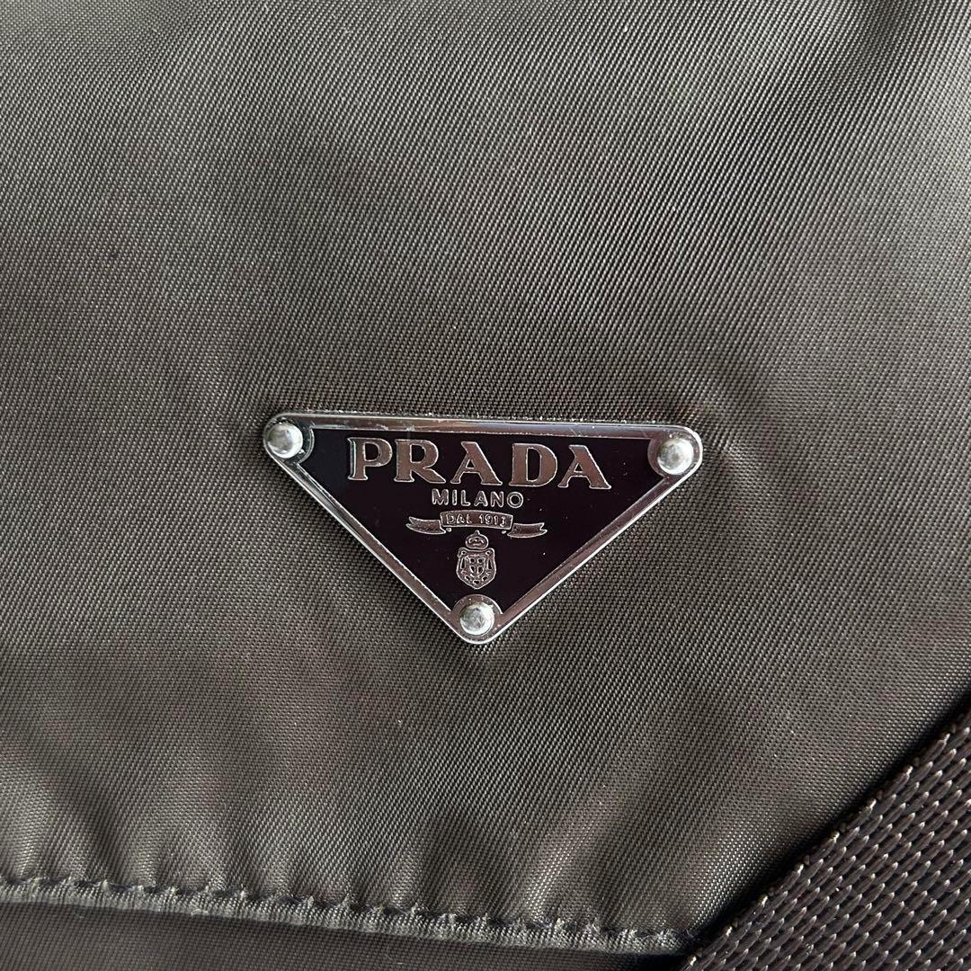 プラダ メッセンジャーバッグ ショルダーバッグ 三角プレート ナイロン カーキ
