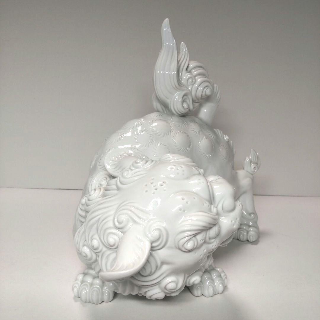 美品希少 酒井田柿右衛門 作 渦角福印 白磁獅子置物 床置 オブジェ