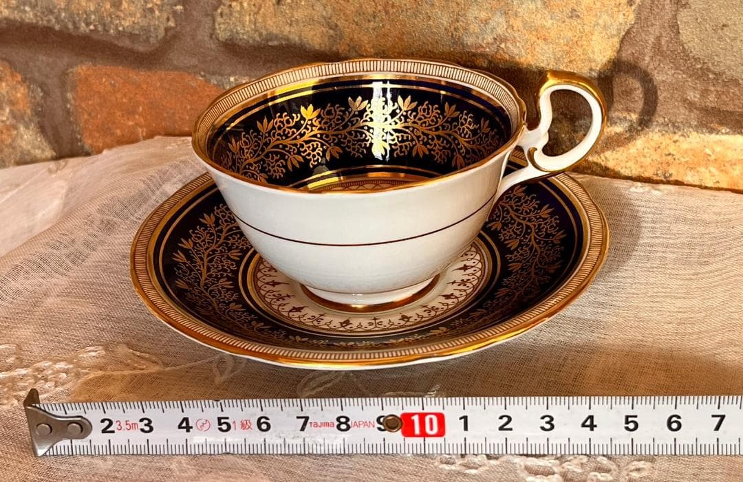 【エインズレイ】コバルトブルーと金彩のコントラストが美しい　カップ＆ソーサー