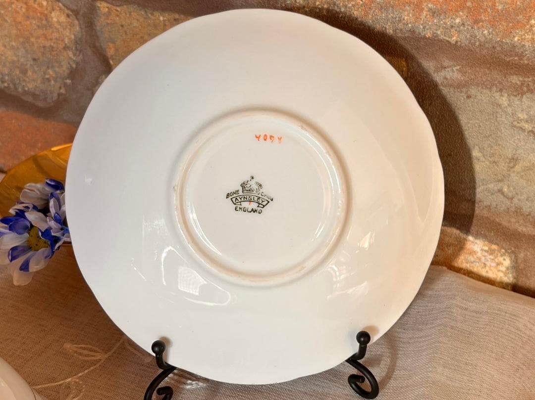 【エインズレイ】コバルトブルーと金彩のコントラストが美しい　カップ＆ソーサー