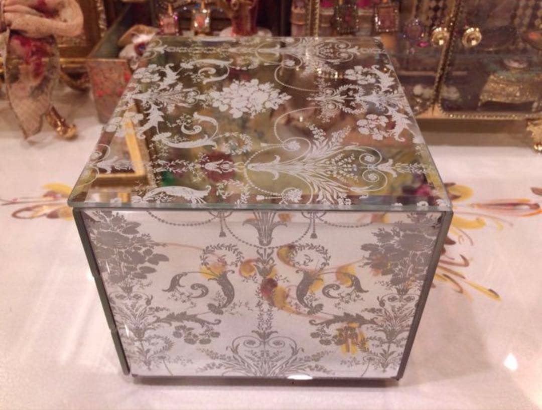 つよぽん　ローラアシュレイ ジュエリーボックス＆スタンドライト