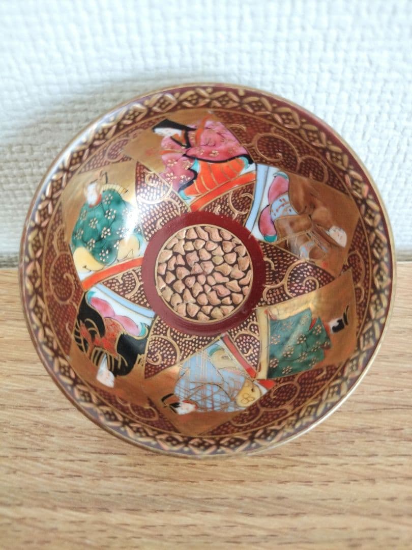 お値下げしました、九谷　六歌仙　青粒　金粒盃