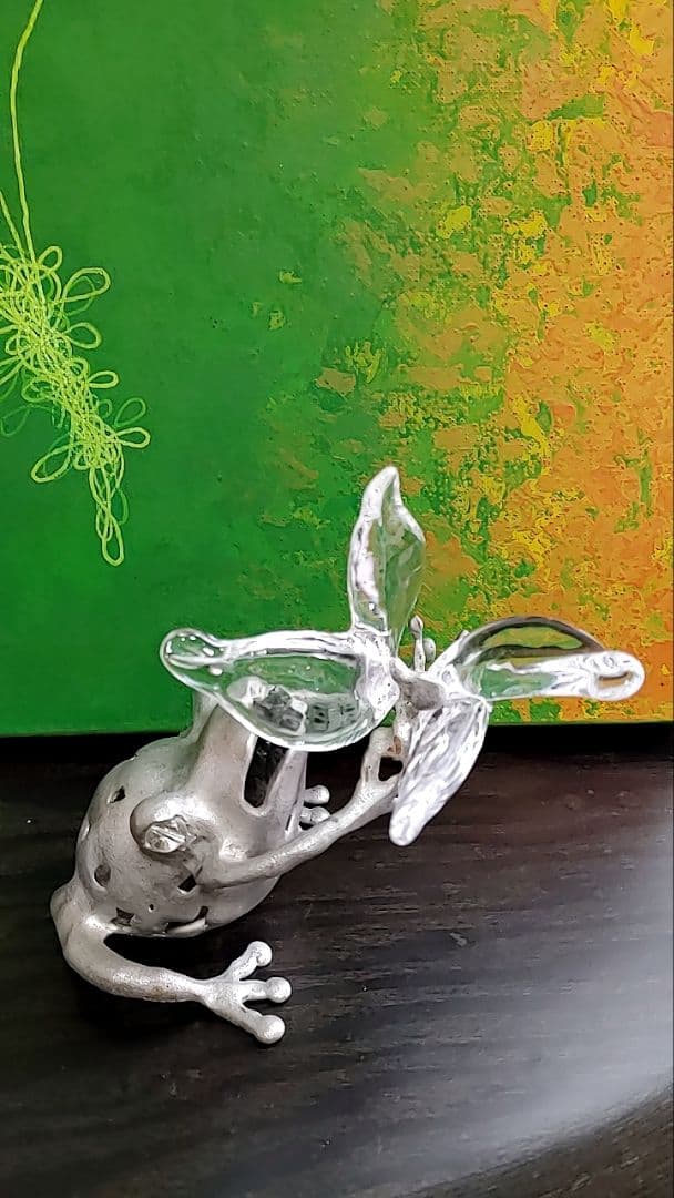 細見 博子 コンテンポラリーアート　蝶々をつかもうとする 蛙