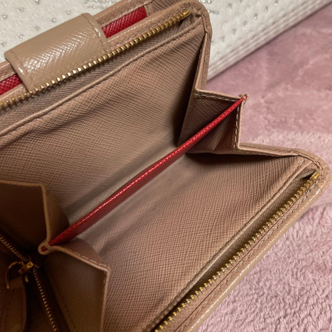 PRADA 二つ折り財布 ベージュ