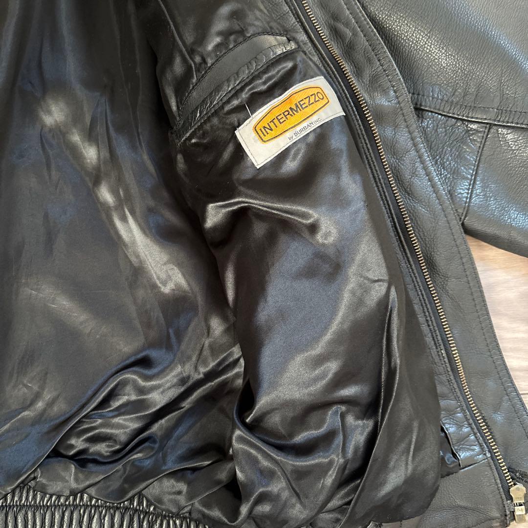 ショート丈ブラックレザージャケットスタンドカラー牛革