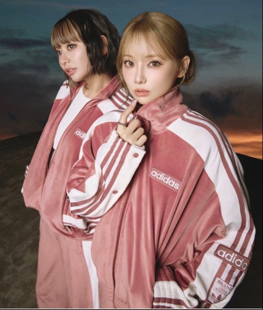 27.28の2日間限定値下げで販売‼️完売品】美品 ピンクadidas重盛さと美