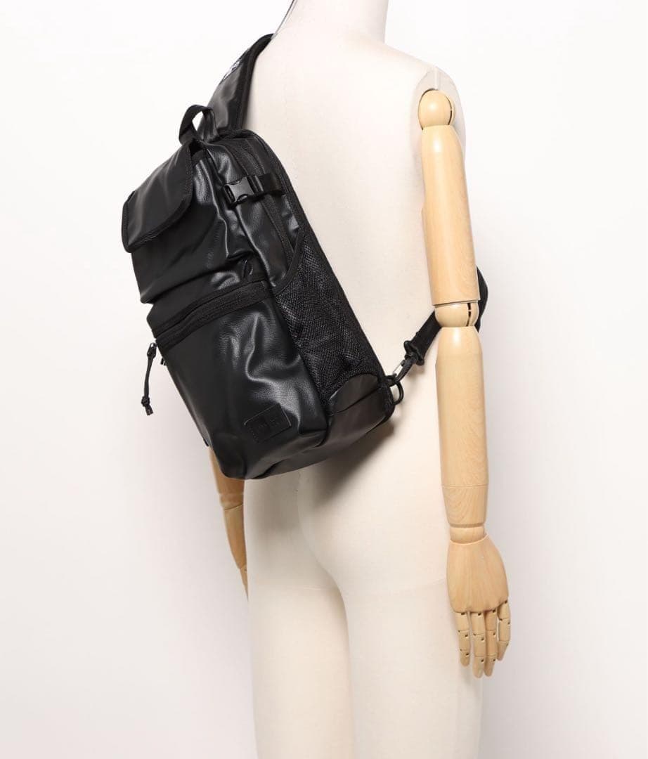 NEW ERA　ニューエラ 　スリングボディバッグ 　ブラックレザー